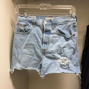 Levi’s Ribcage Shorts Size 27